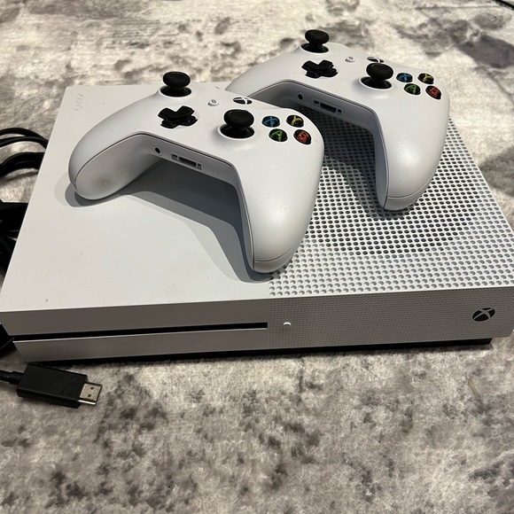 XBOX S (Two Controllers Included) - Picture 2 of 2